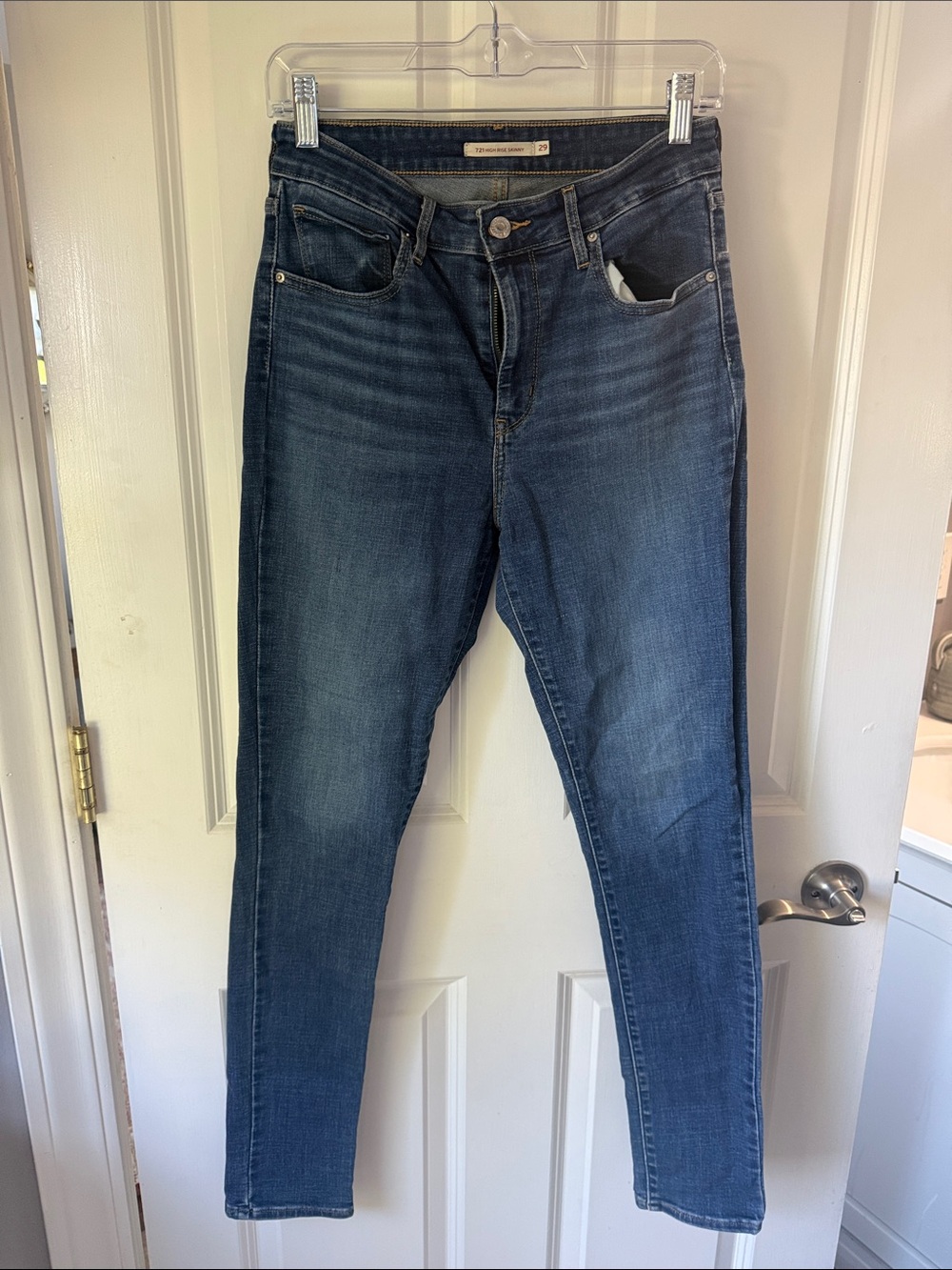 Levi's Women's Medium Wash Skinny Jeans